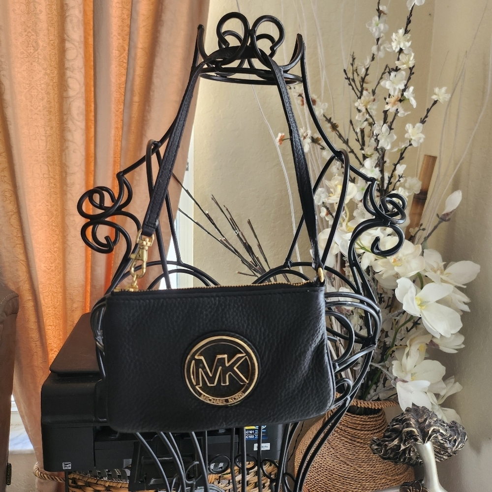 Michael Kors Fulton Black Leather Pebblestone Wristlet